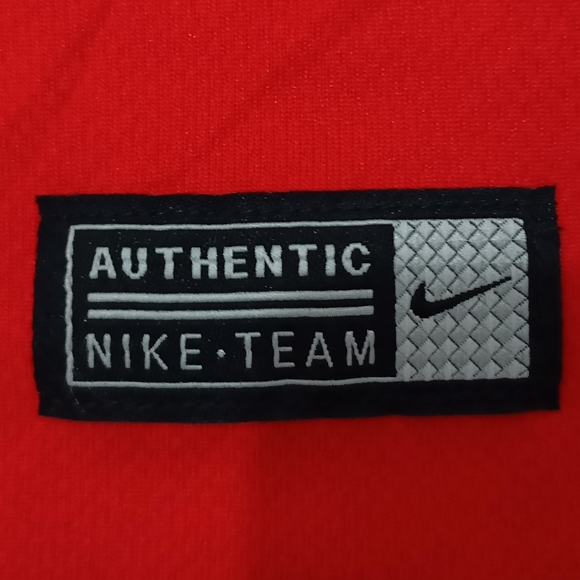 NIKE AUTHENTIC RED & WHITE SPORTS DRY FIT TSHIRT 👕 - Picture 5 of 6